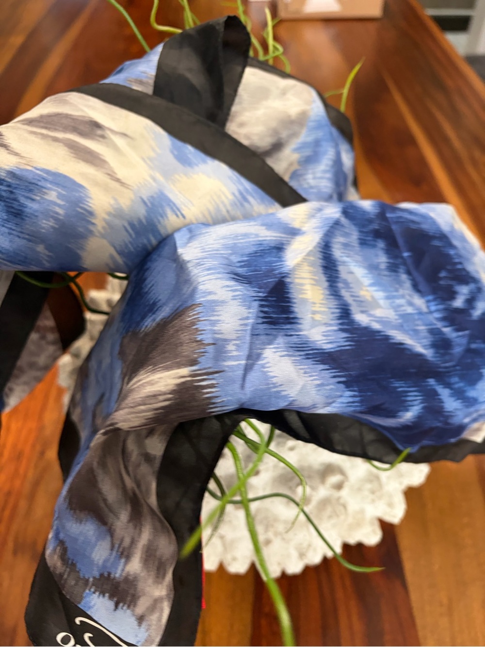 Oscar de la Renta 💯 silk scarf 🧣